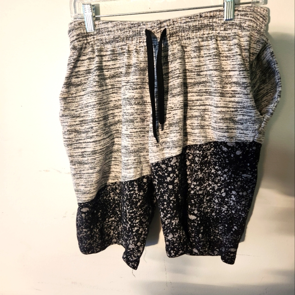 Rolling Paper mens shorts size medium